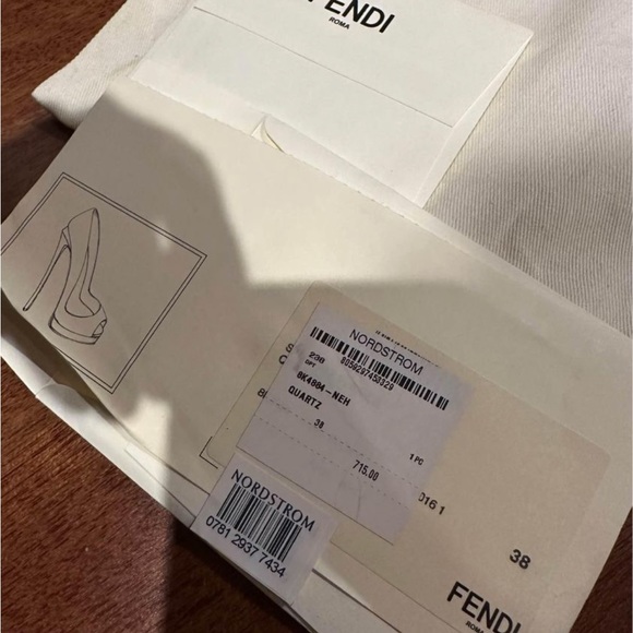 Fendi heels size 38 - Picture 4 of 4